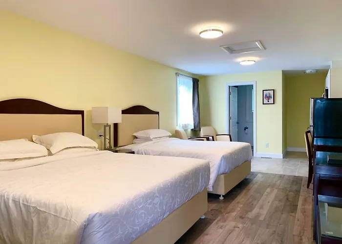7 West Motel