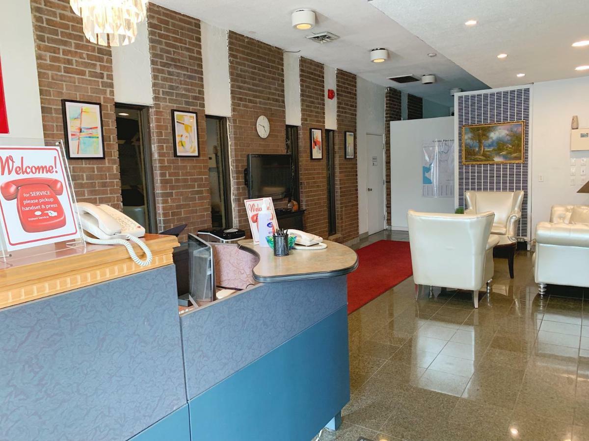 7 West * Carleton Place